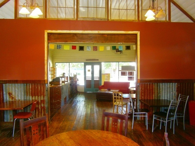 4 Main Rd, Stanley VIC 3747