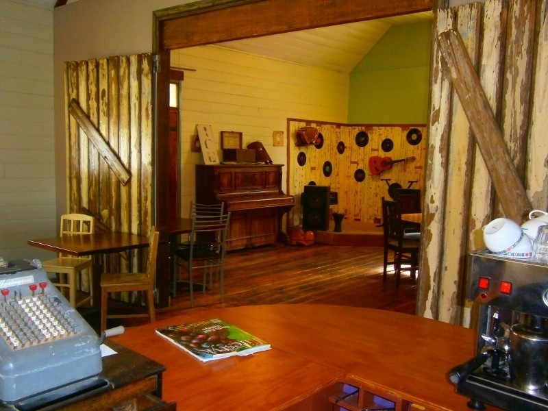 4 Main Rd, Stanley VIC 3747