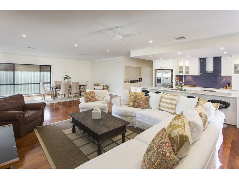 2 Holly Court, Mawson Lakes SA 5095