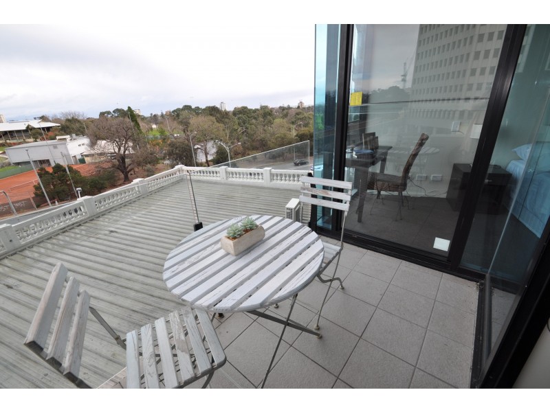 83 Queens Road, Melbourne VIC 3004