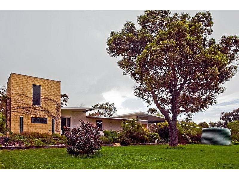 8 Harris Street, Beckenham WA 6107