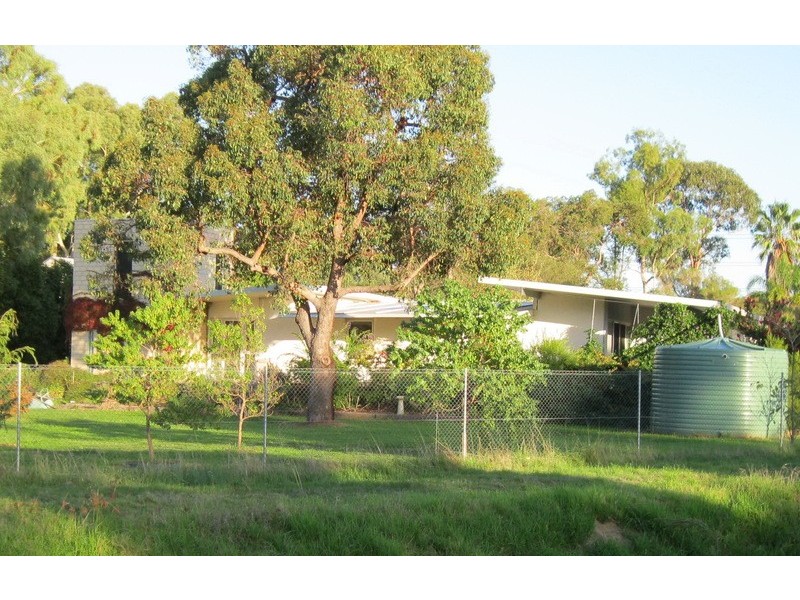 8 Harris Street, Beckenham WA 6107