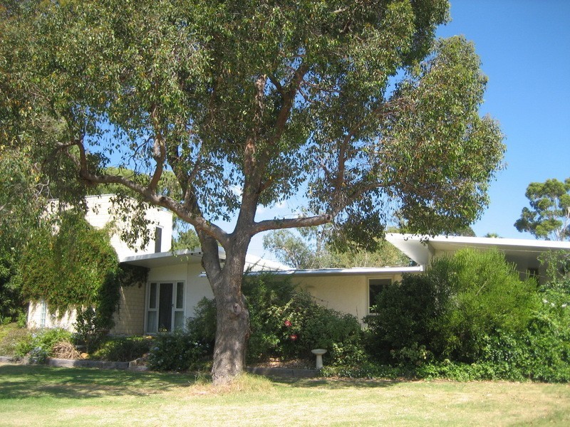 8 Harris Street, Beckenham WA 6107