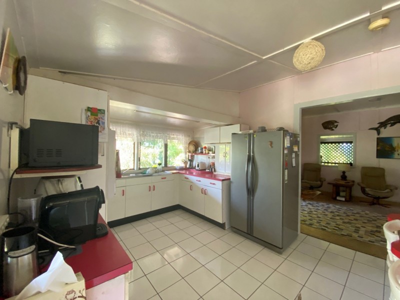 2A & 2B Swan Street, Slade Point QLD 4740