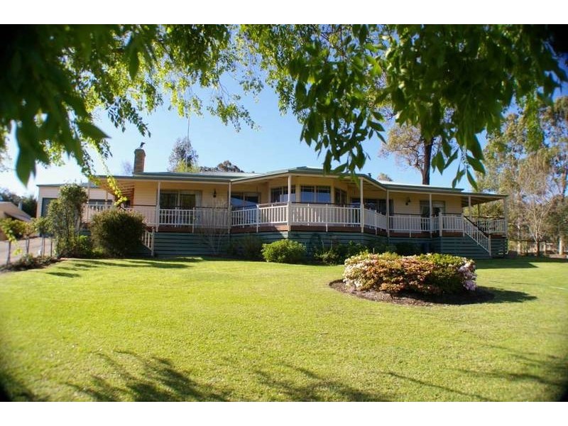 10 Newton Crt, Nicholson VIC 3882