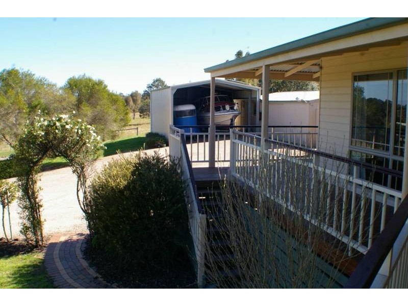 10 Newton Crt, Nicholson VIC 3882