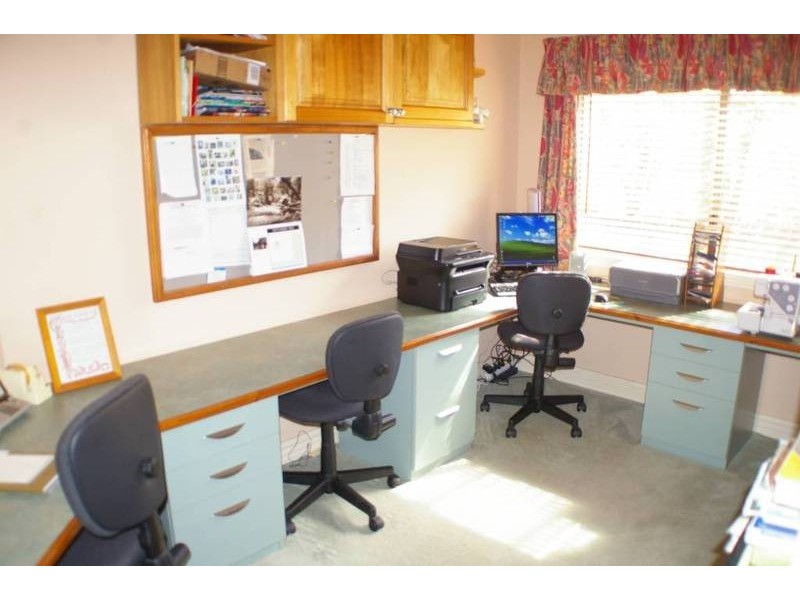 10 Newton Crt, Nicholson VIC 3882