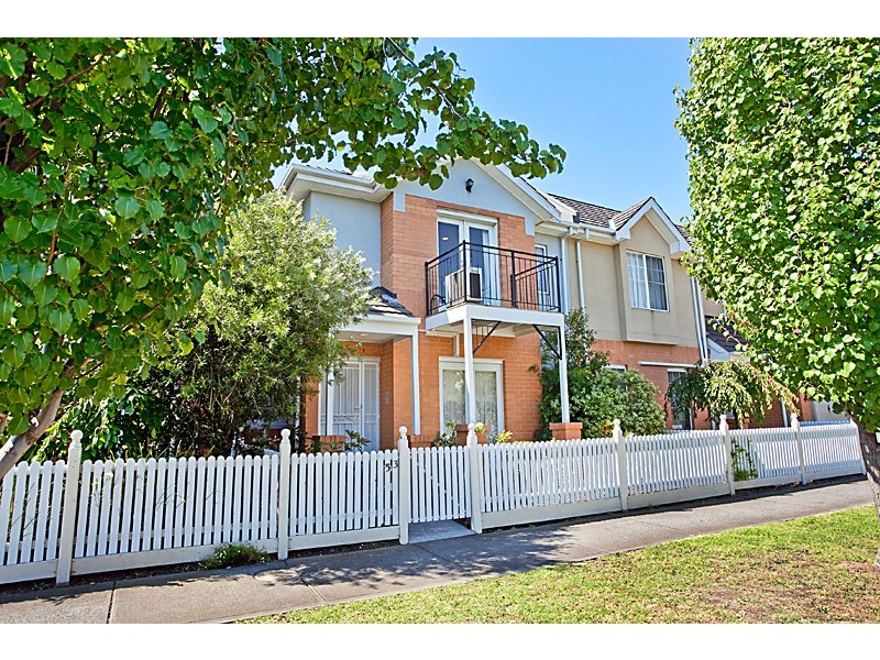 53 Waterford Avenue, Maribyrnong VIC 3032