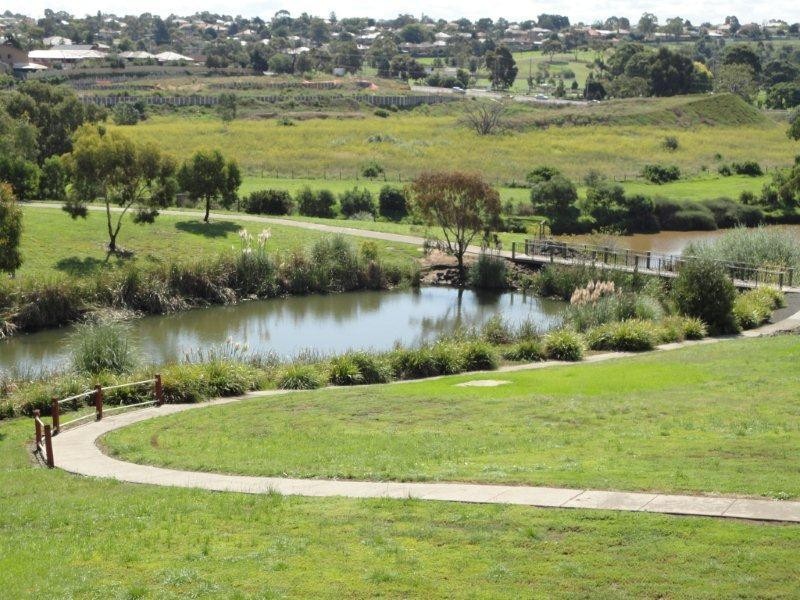 53 Waterford Avenue, Maribyrnong VIC 3032