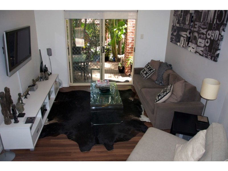 16/100 Racecourse Dive, Bundall QLD 4217