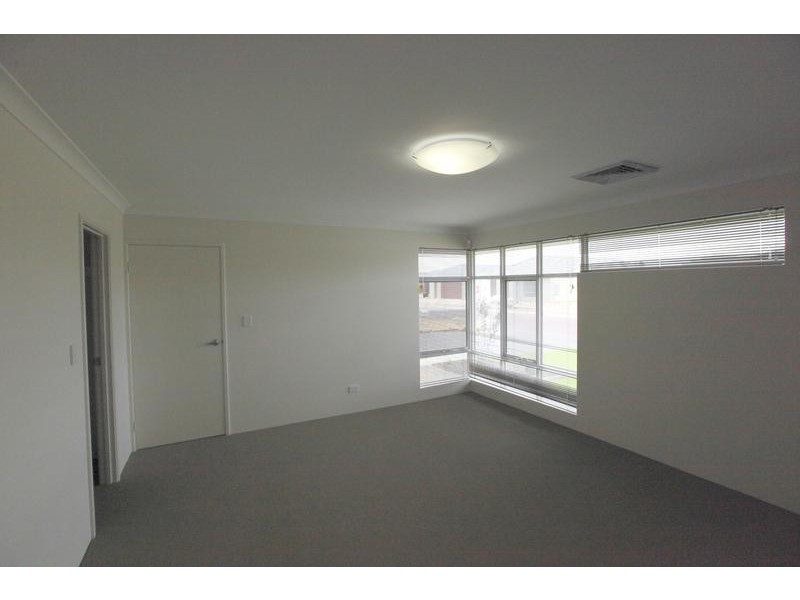 32 Whitehorse Drive, Harrisdale WA 6112