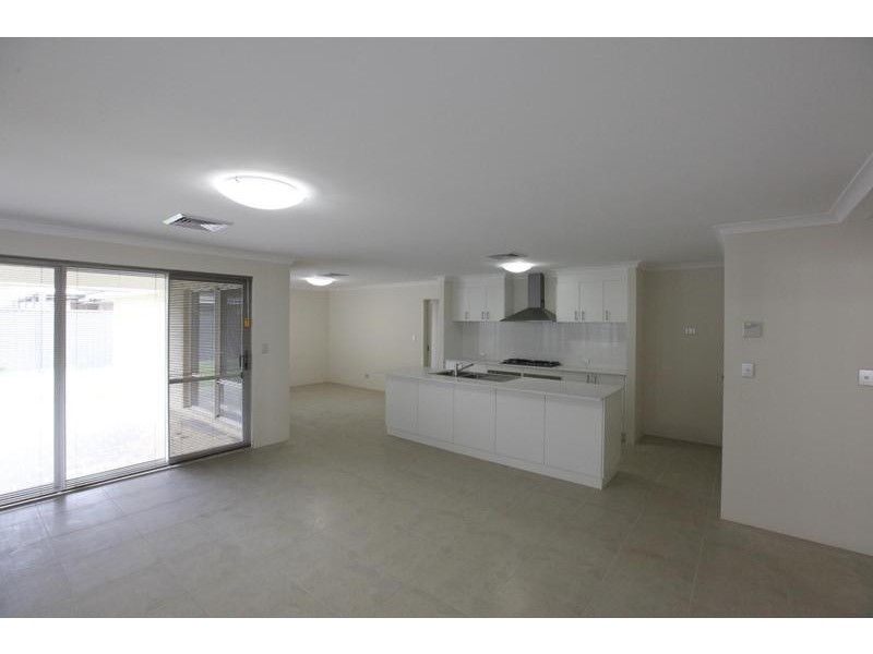 32 Whitehorse Drive, Harrisdale WA 6112
