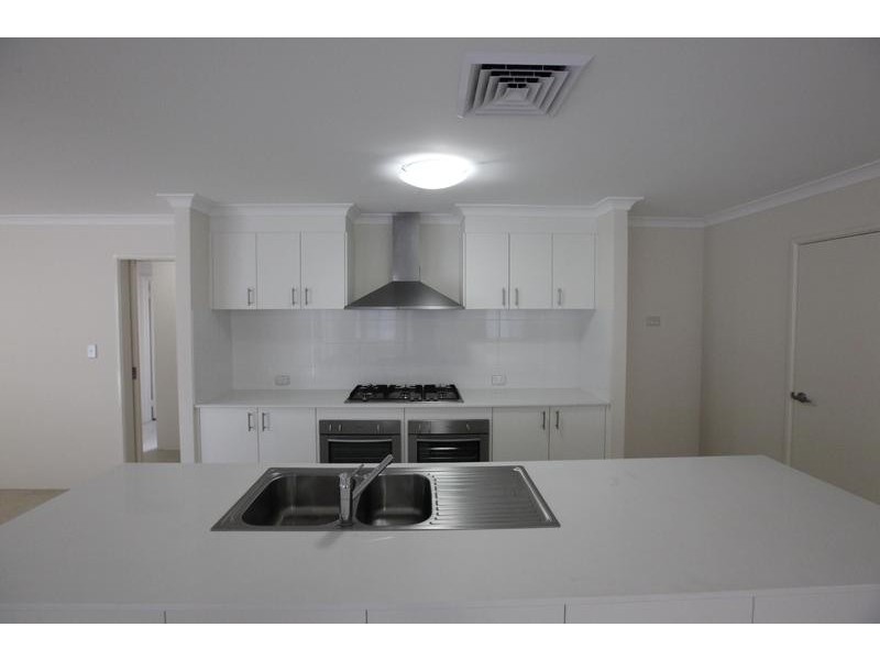 32 Whitehorse Drive, Harrisdale WA 6112