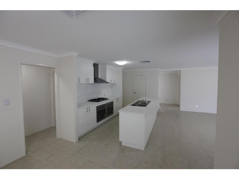 32 Whitehorse Drive, Harrisdale WA 6112