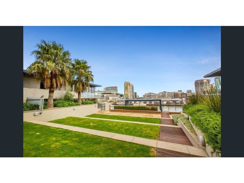 5 Caravel Lane, Docklands VIC 3008