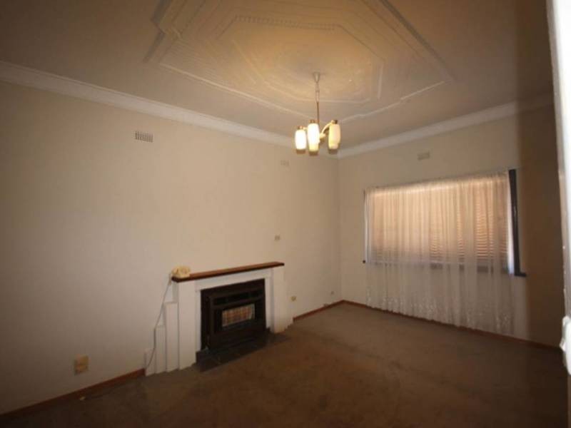 2 Walmer Avenue, St Albans VIC 3021