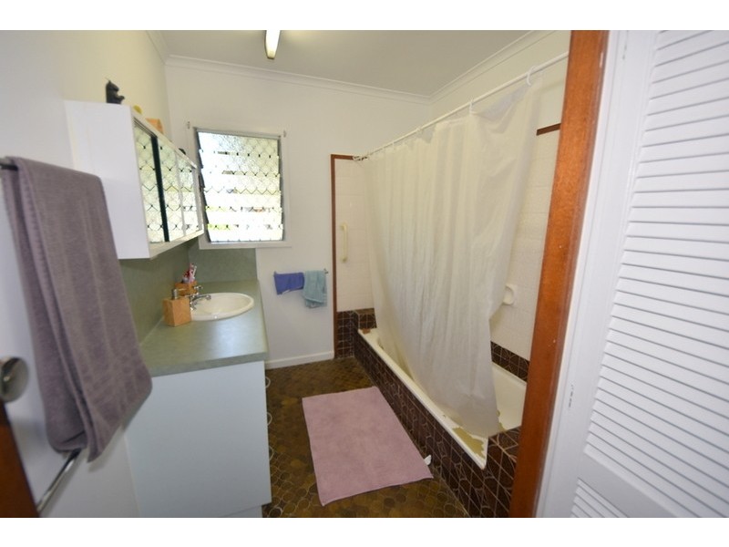 11 Eaglemount Road, Andergrove QLD 4740