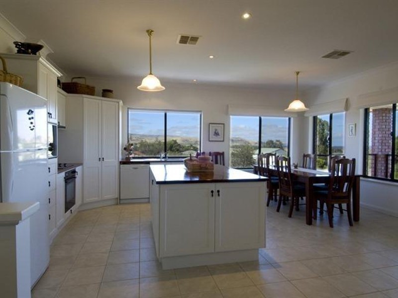 33 Mountain Ave, Normanville SA 5204