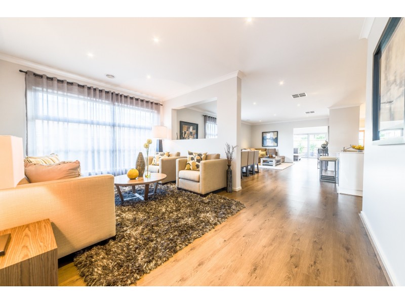 256 Dewhurst Circuit, Cranbourne East VIC 3977