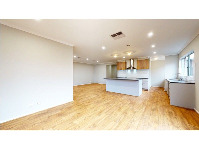 Clyde North VIC 3978