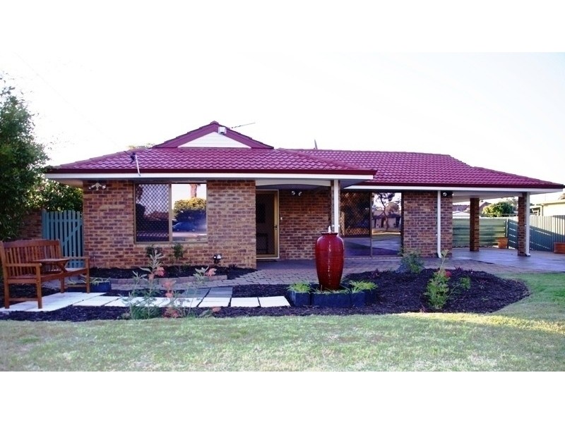 11 Saurel Way, Ferndale WA 6148