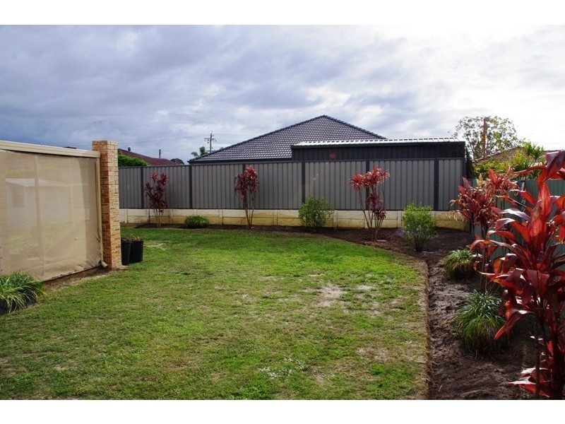 11 Saurel Way, Ferndale WA 6148