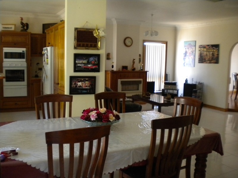 7 Luderitz Close, Hallett Cove SA 5158