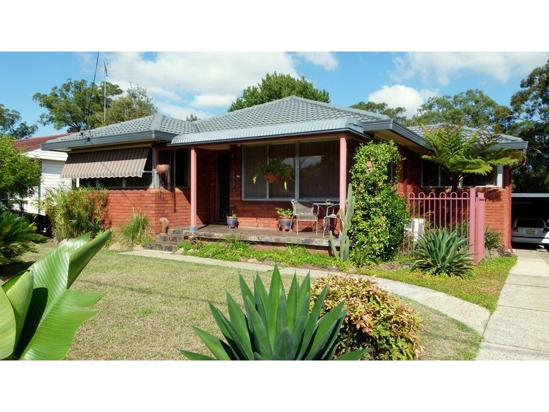 17 Clarence St, Macquarie Fields NSW 2564