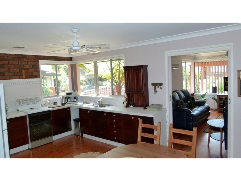 17 Clarence St, Macquarie Fields NSW 2564