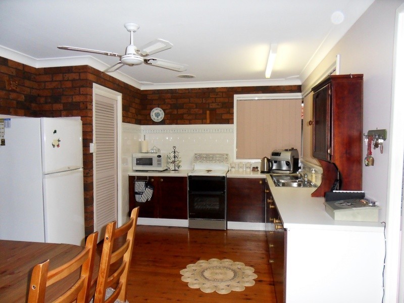 17 Clarence St, Macquarie Fields NSW 2564