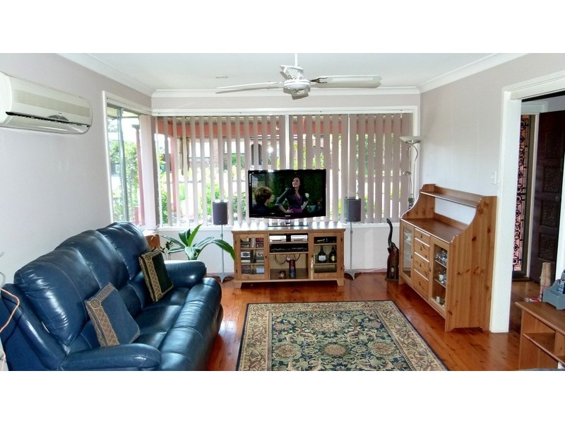 17 Clarence St, Macquarie Fields NSW 2564