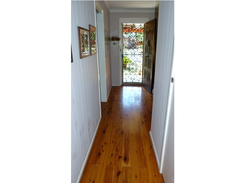 17 Clarence St, Macquarie Fields NSW 2564