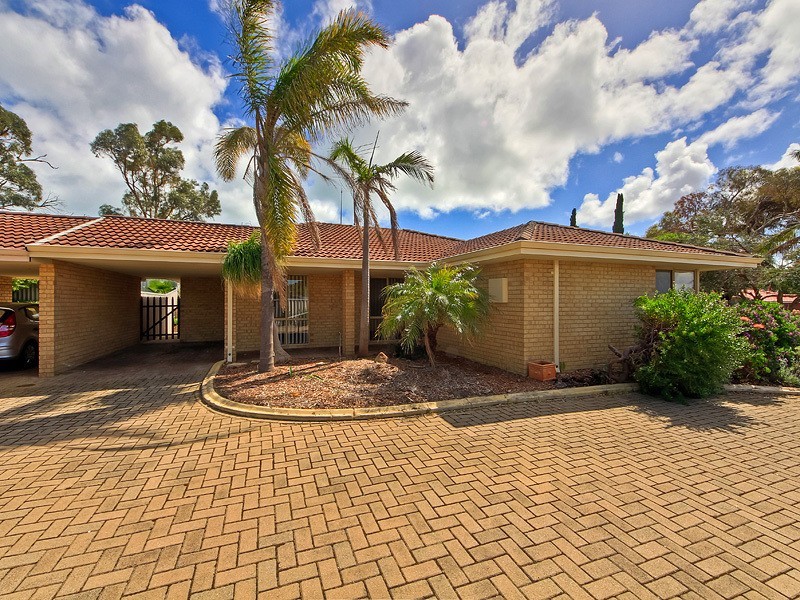 5a Maple Grove, Halls Head WA 6210