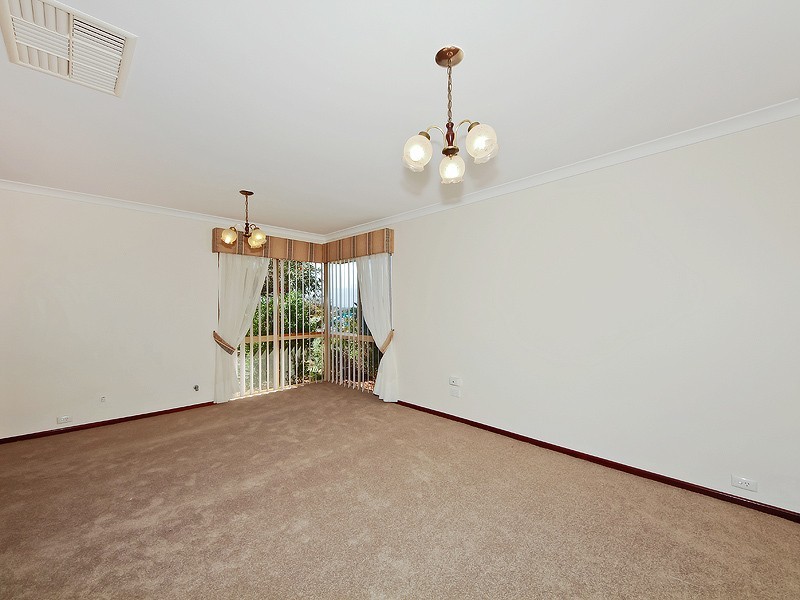5a Maple Grove, Halls Head WA 6210