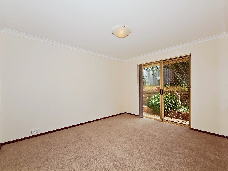 5a Maple Grove, Halls Head WA 6210