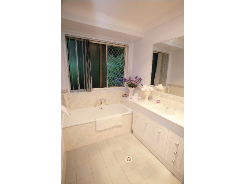 9  Birdlife Court, Nerang QLD 4211