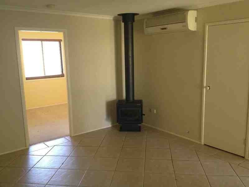 13 jonath court, Edens Landing QLD 4207