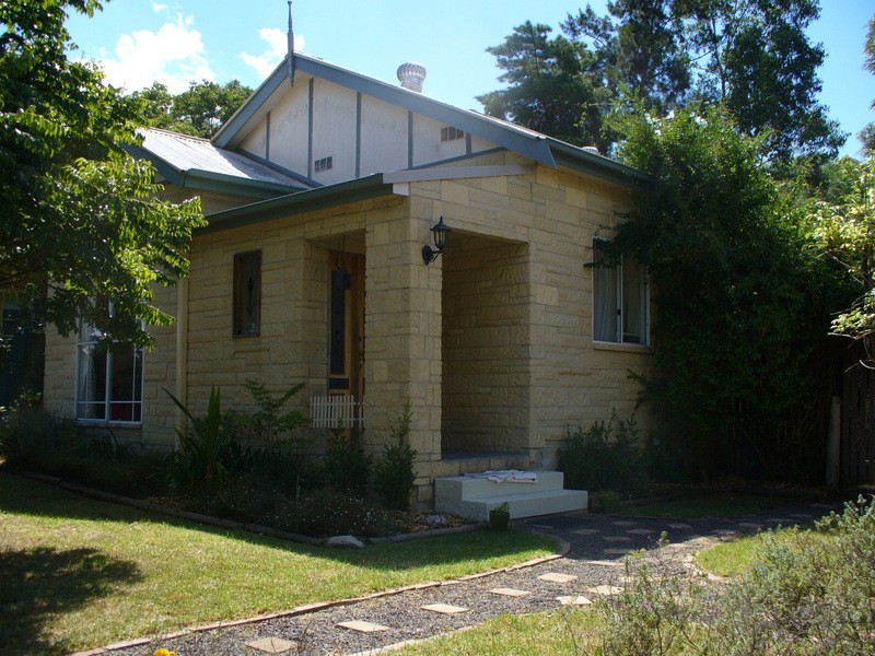 104  Belmont Rd, Glenfield NSW 2167