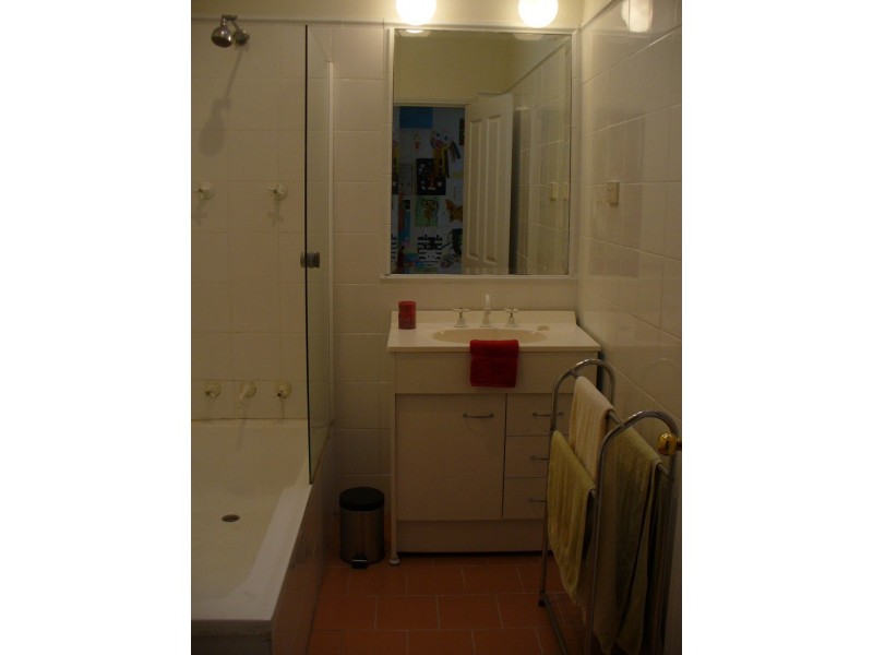 104  Belmont Rd, Glenfield NSW 2167
