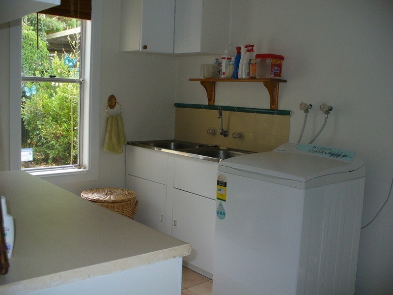 104  Belmont Rd, Glenfield NSW 2167