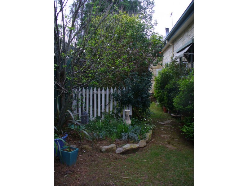 104  Belmont Rd, Glenfield NSW 2167