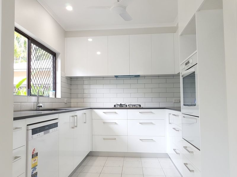 10 Lambus Street, Palm Cove QLD 4879