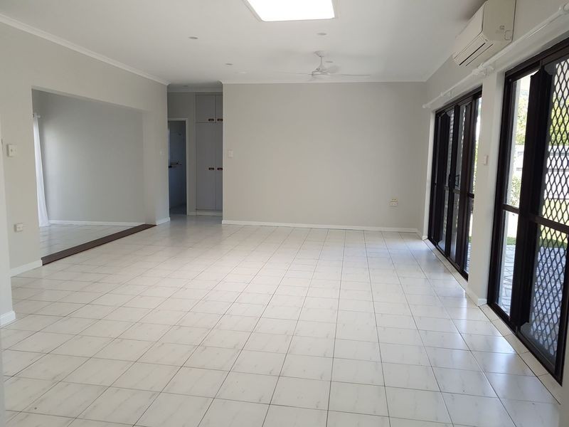 10 Lambus Street, Palm Cove QLD 4879