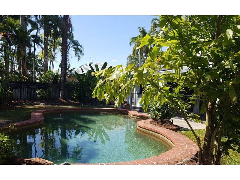 10 Lambus Street, Palm Cove QLD 4879