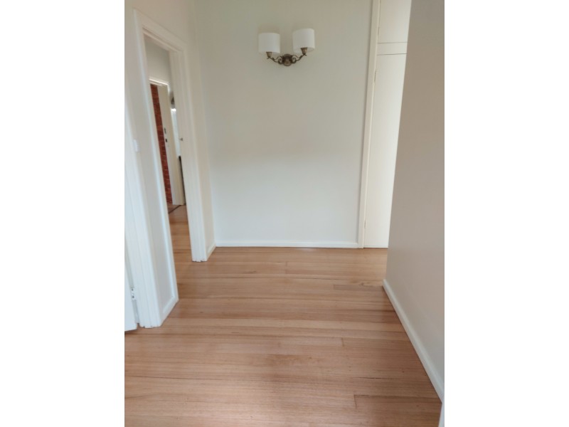 24 Clee St, Mckinnon VIC 3204