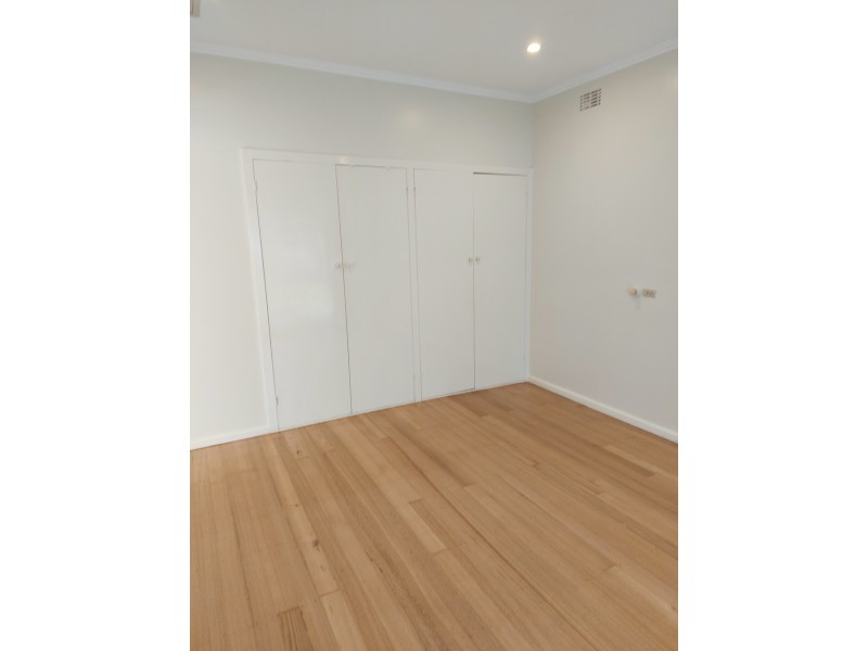 24 Clee St, Mckinnon VIC 3204