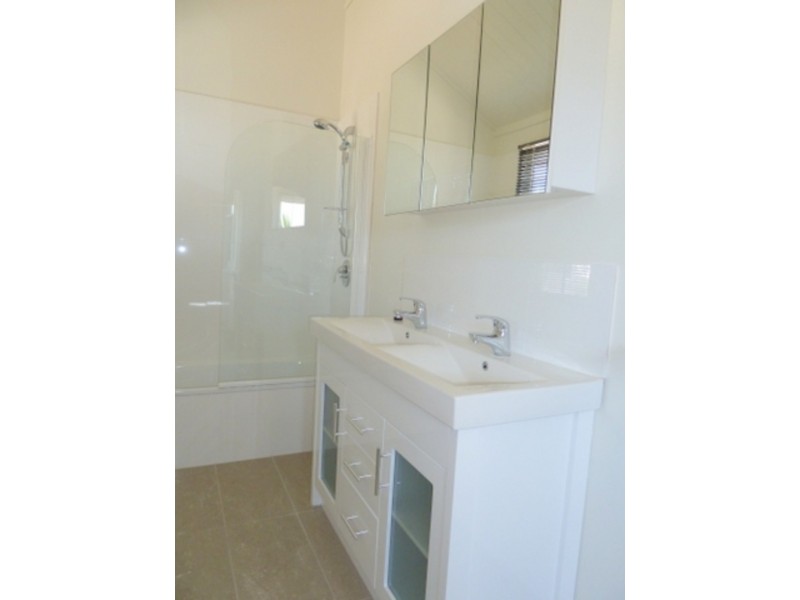 220 Days Road, Grange QLD 4051