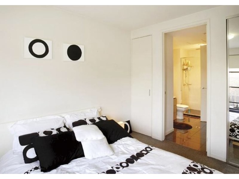 17/220 Barkly Street, St Kilda VIC 3182