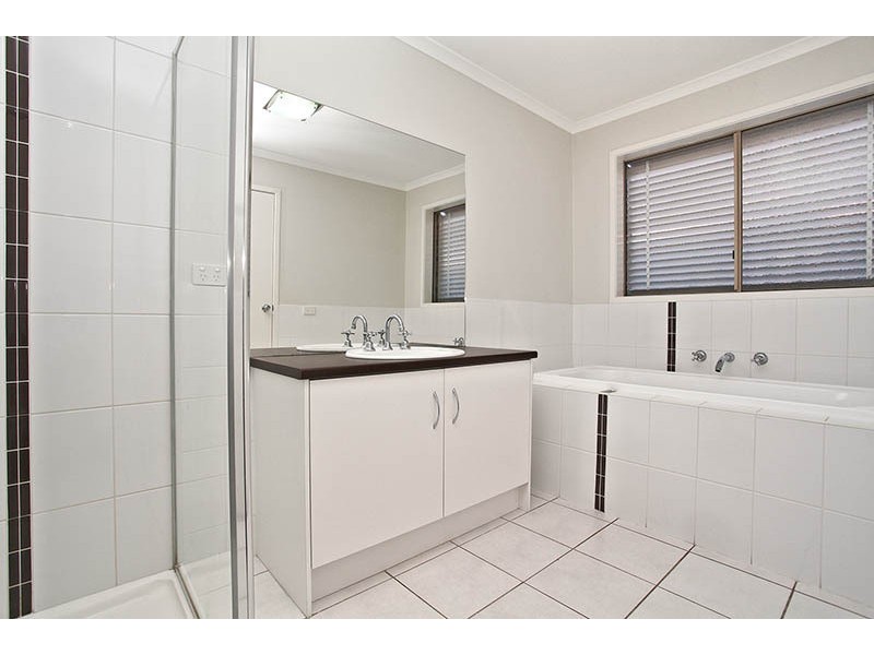 10 Silver Oak Street, Keysborough VIC 3173