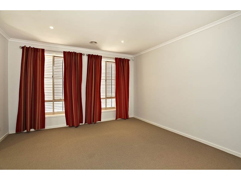 10 Silver Oak Street, Keysborough VIC 3173